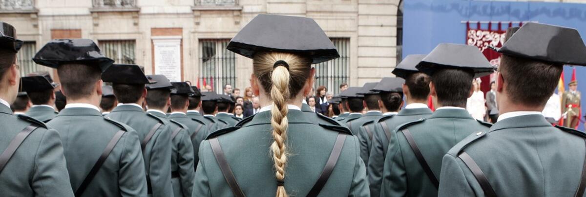 MUJER GUARDIA CIVIL