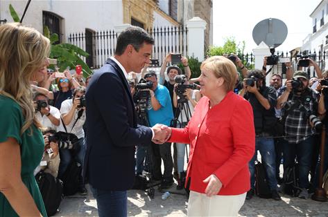 Pedro Sanchez y Angela Merkel
