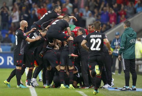 festejo-albania-gol-sadiku_MILIMA20160619_0140_8.jpg