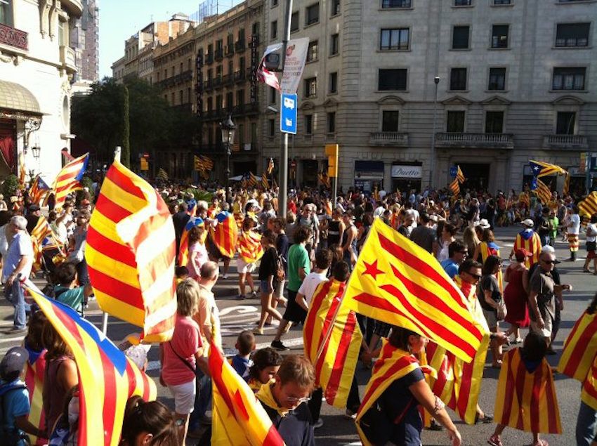 2012_Catalan_independence_protest_55-696x520