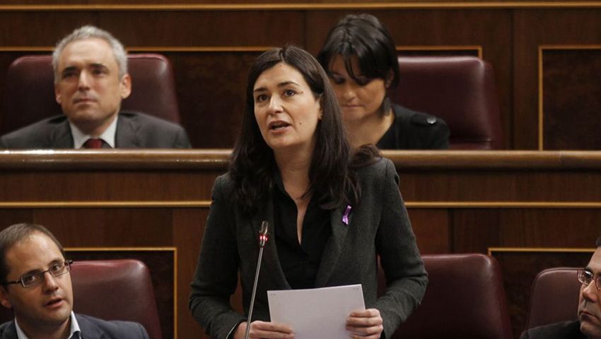 carmen-monton-actual-ministra-de-sanidad-durante-una-sesion-de-control-al-gobierno-mientras-era-diputada-del-psoe-por-valencia_15_1000x564