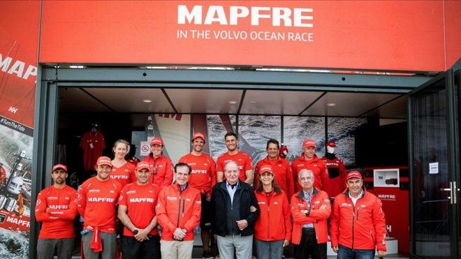 equipo-mapfre-posa-junto-rey-juan-carlos-infanta-elena-1528644501281.jpg