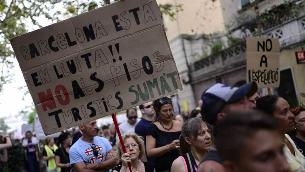 Turismofobia: el recelo al turismo masificado genera manifestaciones en todo el país.