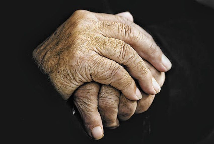 manos ancianas