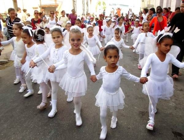 CUBA NIÑAS EN RONDA