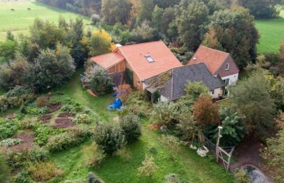 foto granja donde se contraba aislada la familia