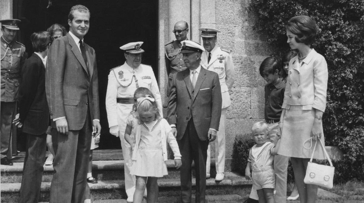 FRANCISCO FRANCO CON EL REY DON JUAN CARLOS EN EL PAZO DE MEIRAS  ARCHIVO