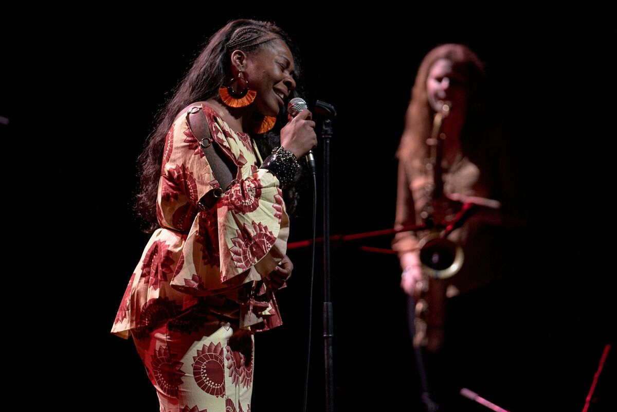 Buika con saxo