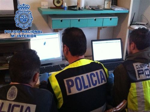 foto-de-policía-y-arrestos-pornografía-infantil