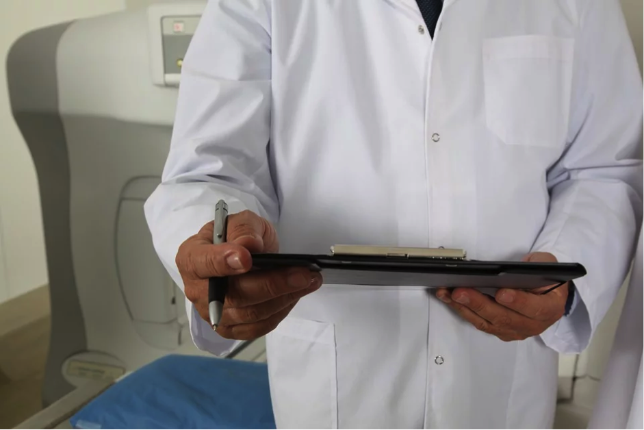 médico