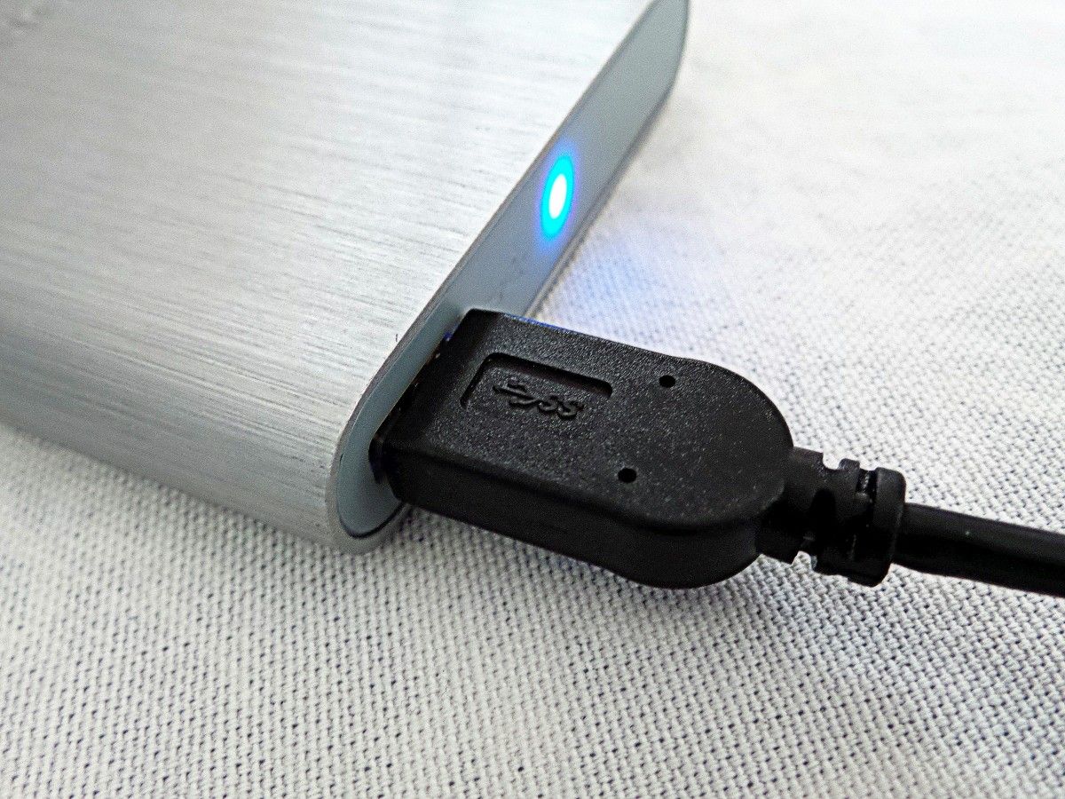connection_backup_data_transfer_hard_drive_data_storage_connected_external_hard_drive_hardware-1047631