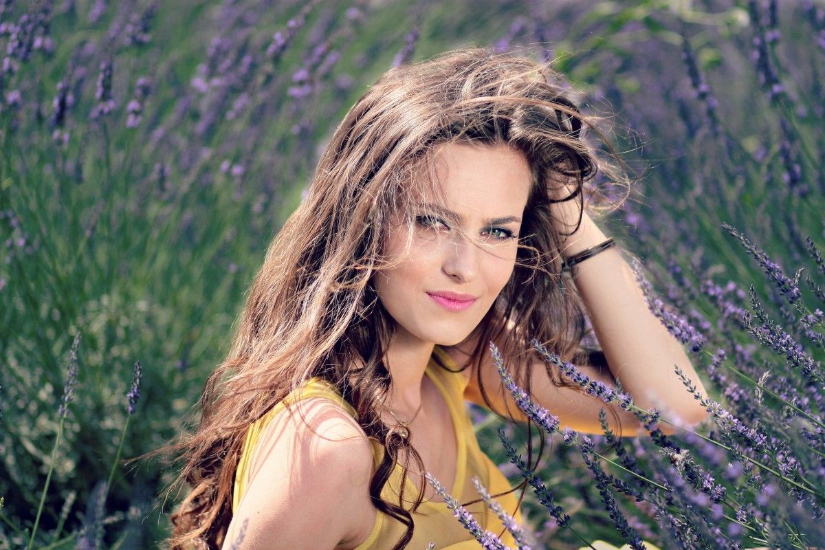 girl_lavender_flowers_mov_beauty_nature-601444