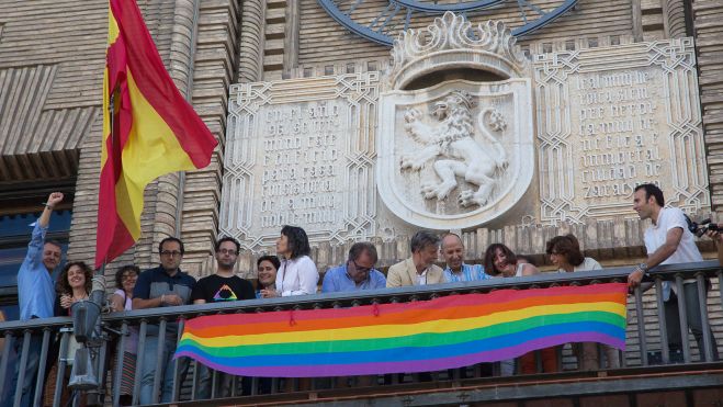 Bandera LGTBI en el Ayuntamiento de Zaragoza