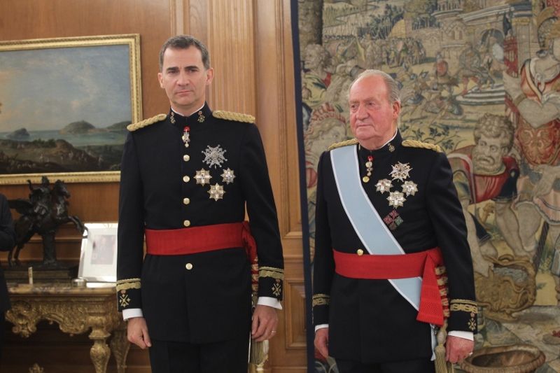 El Rey Felipe VI y su predecesor, Juan Carlos I, en Zarzuela-1