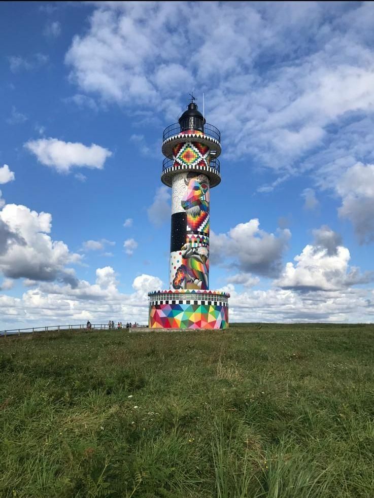 Faro_cabo_de_Ajo_intervenido_por_Okuda_