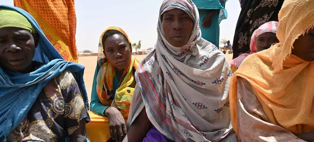 Mujeres sudanesas encuentran refugio en el campo de refugiados de Aboutengue, en el este de Chad. | Foto: ACNUR/Levon Sevunts