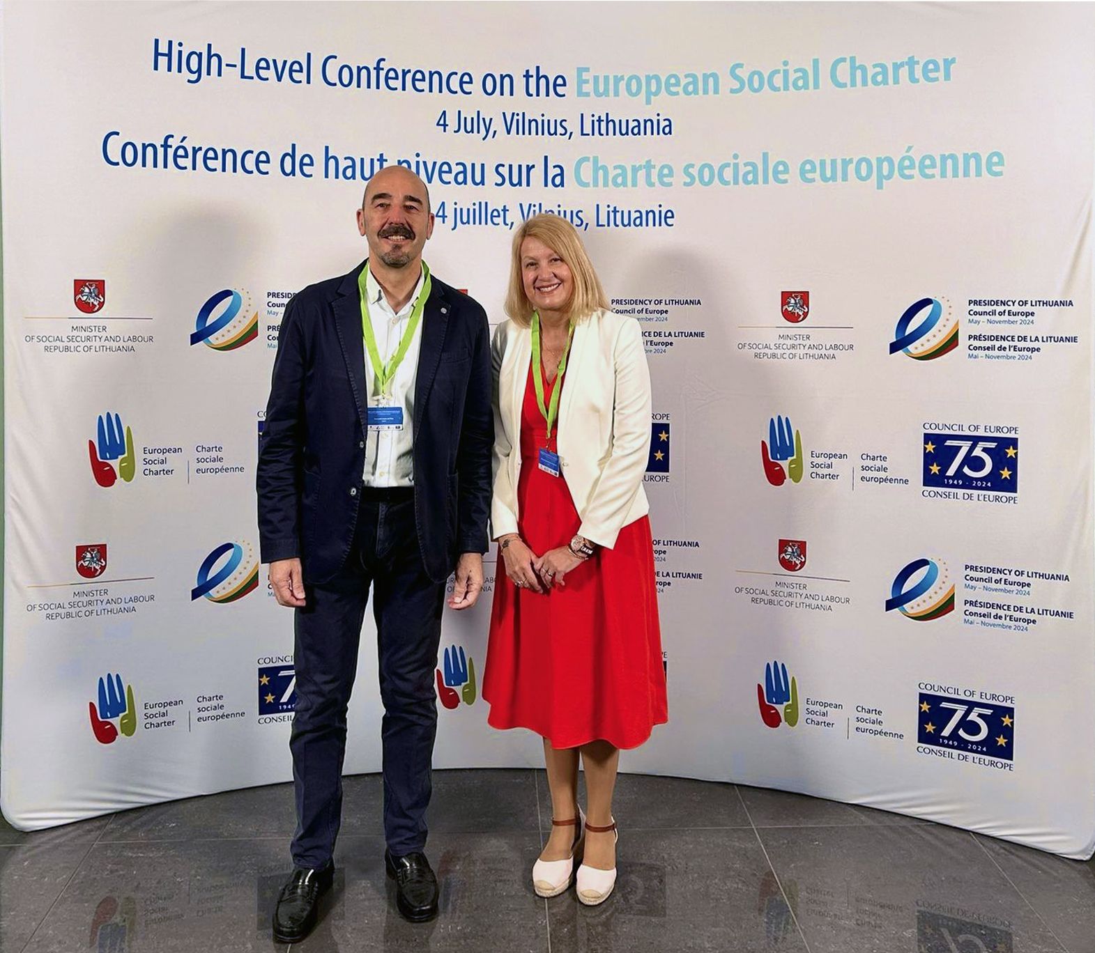 El vicesecretario general de Política Sindical de UGT, Fernando Luján, y la secretaria de Políticas Europeas, Mari Carmen Barrera, en la conferencia sobre la Carta Social Europea celebrada en Lituania