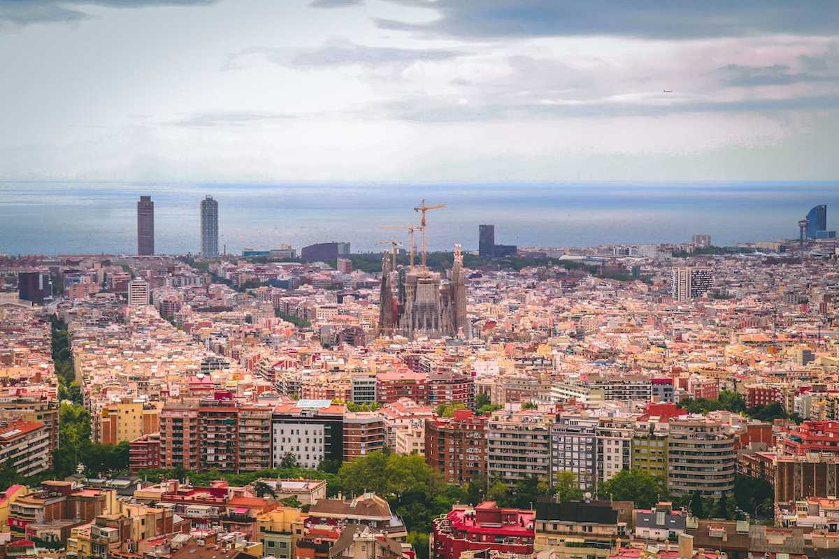 Entre las ciudades compactas de alta densidad destacan Barcelona, Milán, París y Basilea. | Foto: Pexels