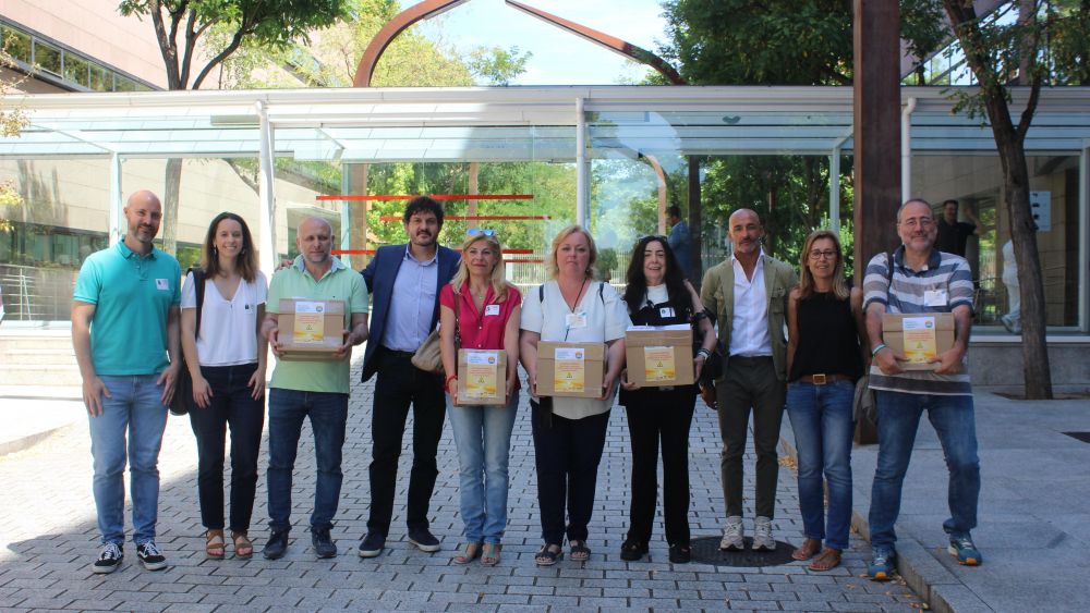 Presentación a la Asamblea de Madrid más 70.000 firmas de apoyo a una iniciativa legislativa popular para la climatización de los centros educactivos