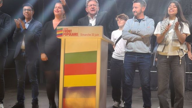 Mélenchon proclama el Triunfo del Nuevo Frente Popular en la primera vuelta de las legislativas francesas. Foto Carlos de Uraba