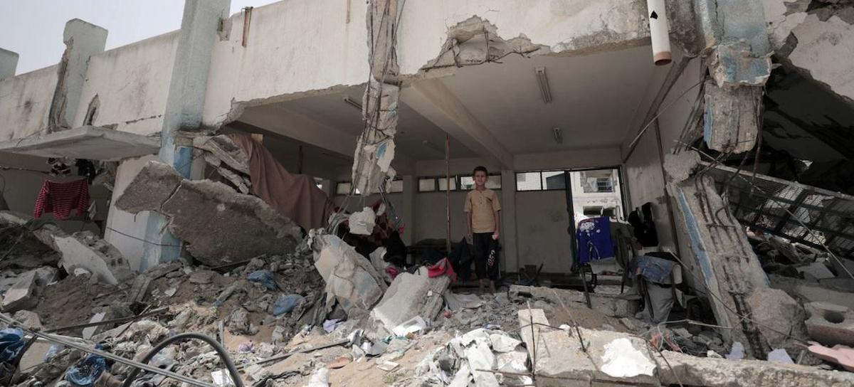 El Estado israelí bombardeó esta escuela en Khan Younis, Gaza. La instalación servía como refugio a las familias desplazadas. | Foto: UNRWA