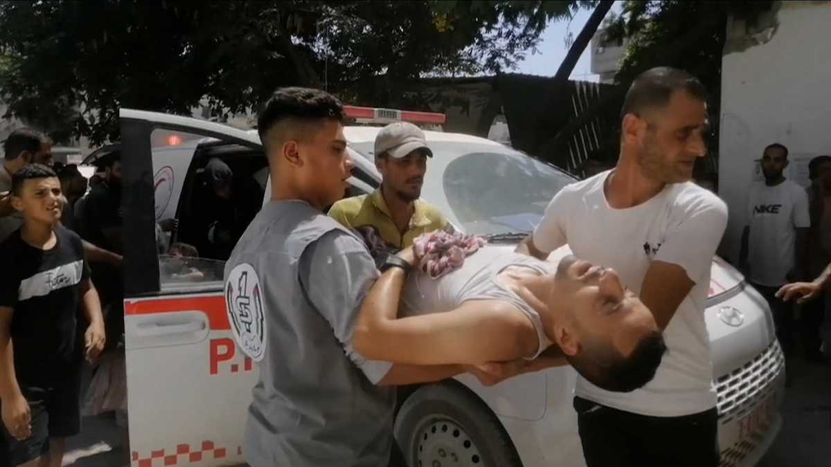 La OMS y sus asociados responden a los heridos por los ataques aéreos de Israel en la zona de Al-Mawasi de Gaza, cerca de Khan Younis. | Foto: OMS