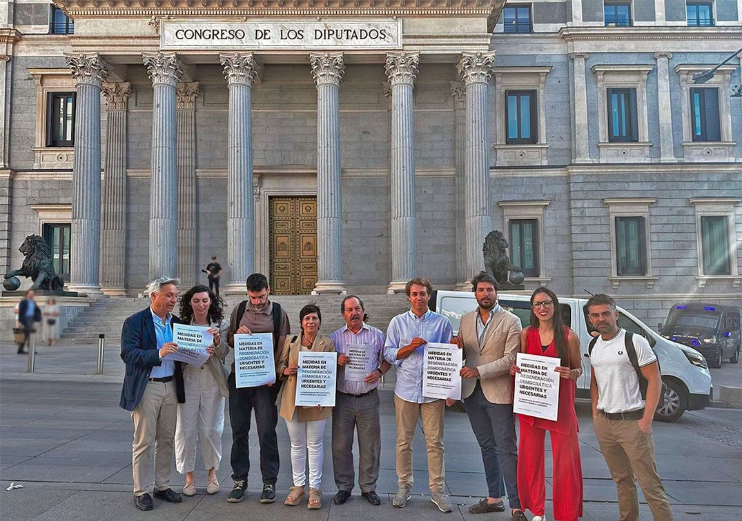 Más de 35 organizaciones lanzan un manifiesto con medidas urgentes para mejorar la salud democrática en España foto Politicalwatch