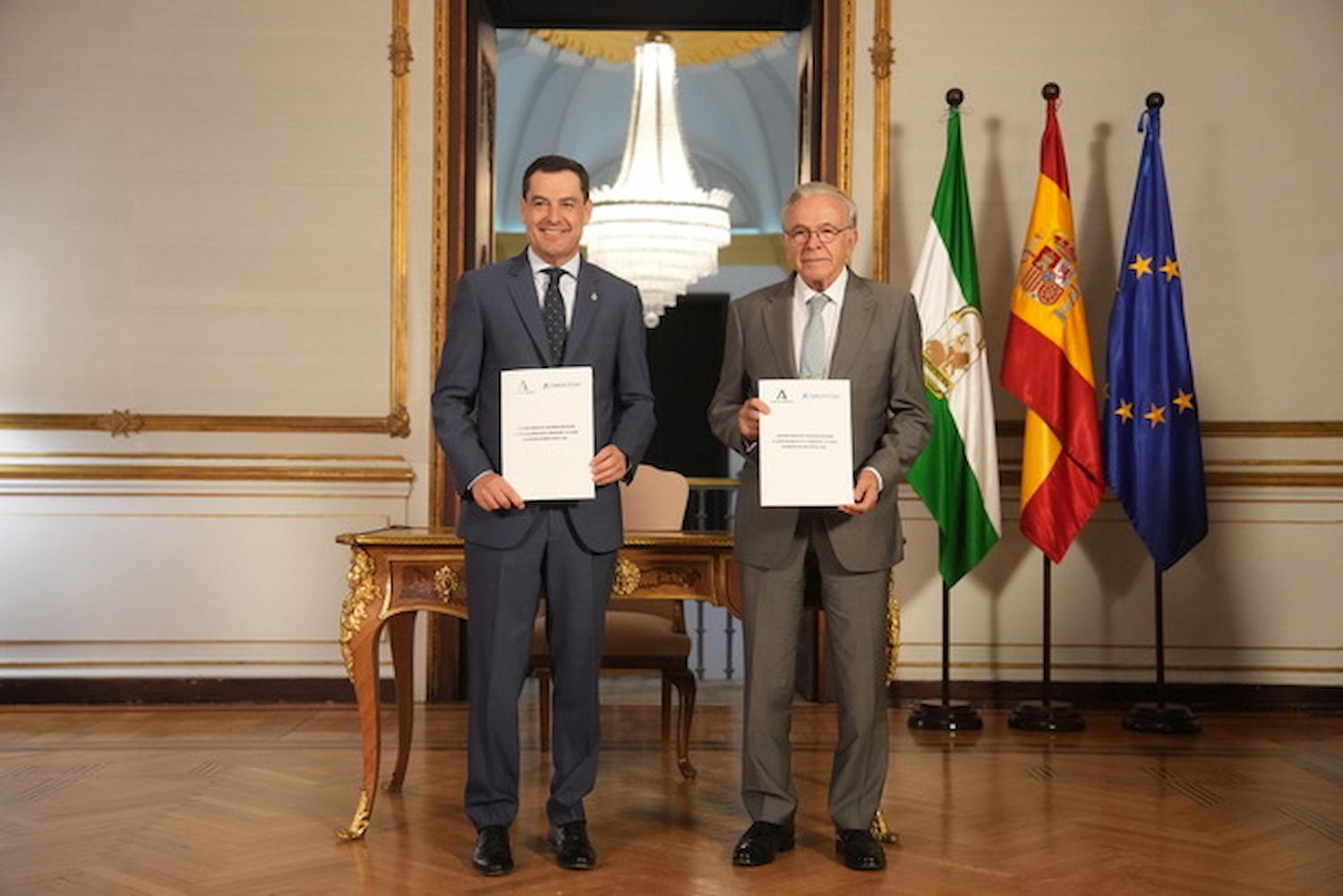 El presidente de la Fundación La Caixa junto al presidente de la Junta de Andalucía