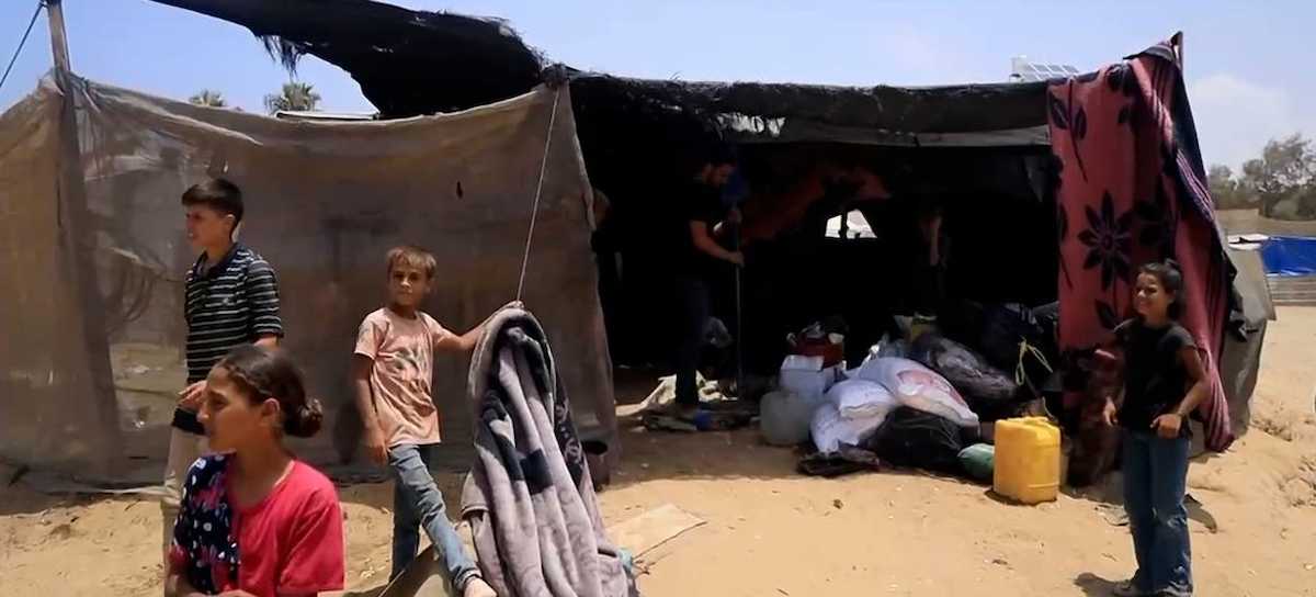 Miles de niños desplazados en Gaza no han recibido la vacuna contra la polio. | Foto: ONU/Ziad Taleb