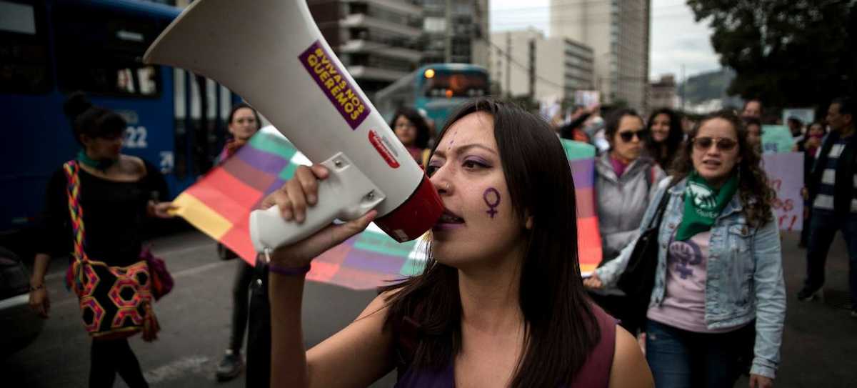 Activistas asisten a una marcha contra la violencia machista. | Foto: ONU Mujeres/Johis Alarcon