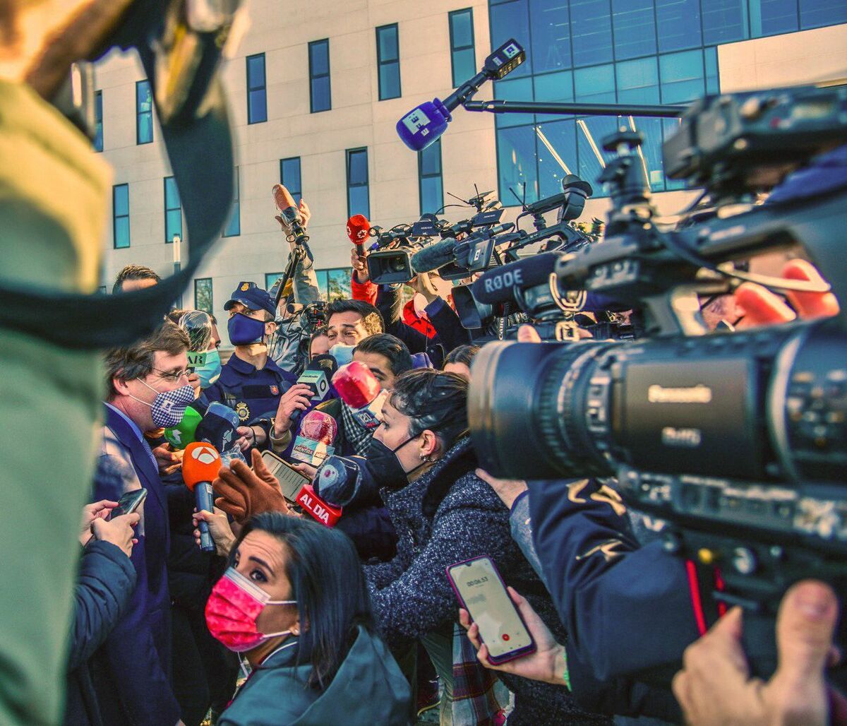 La reducción de la jornada laboral es una necesidad para los periodistas