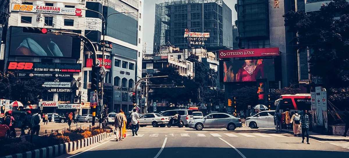 Guterres ha hecho patente su solidaridad con el pueblo de Bangladesh. Una calle de Dacca, la capital. |Foto: Unsplash/Mohammad Minhaz