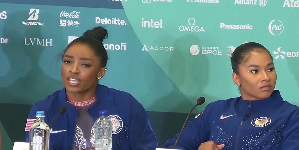 Biles se queja de la mala organización tras fallar en la barra de equilibrios. París 2024.