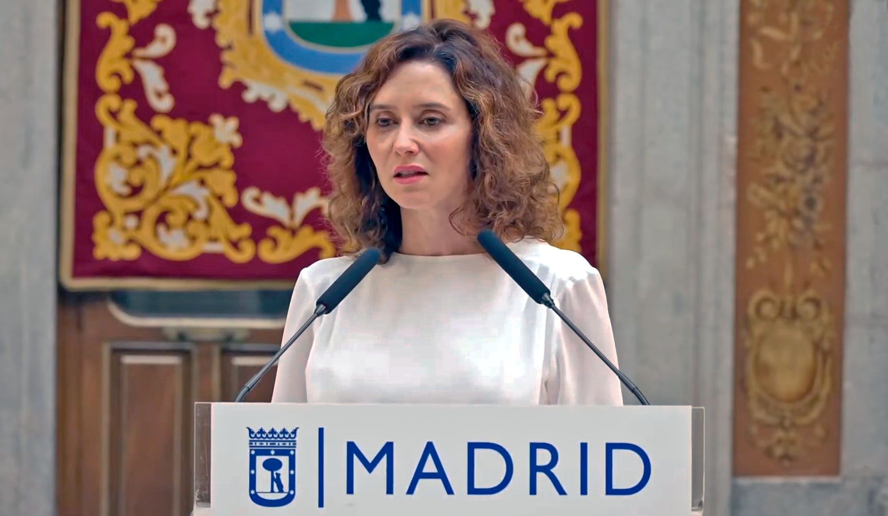 Isabel Díaz Ayuso en la ofrenda floral a la Virgen de la Paloma.