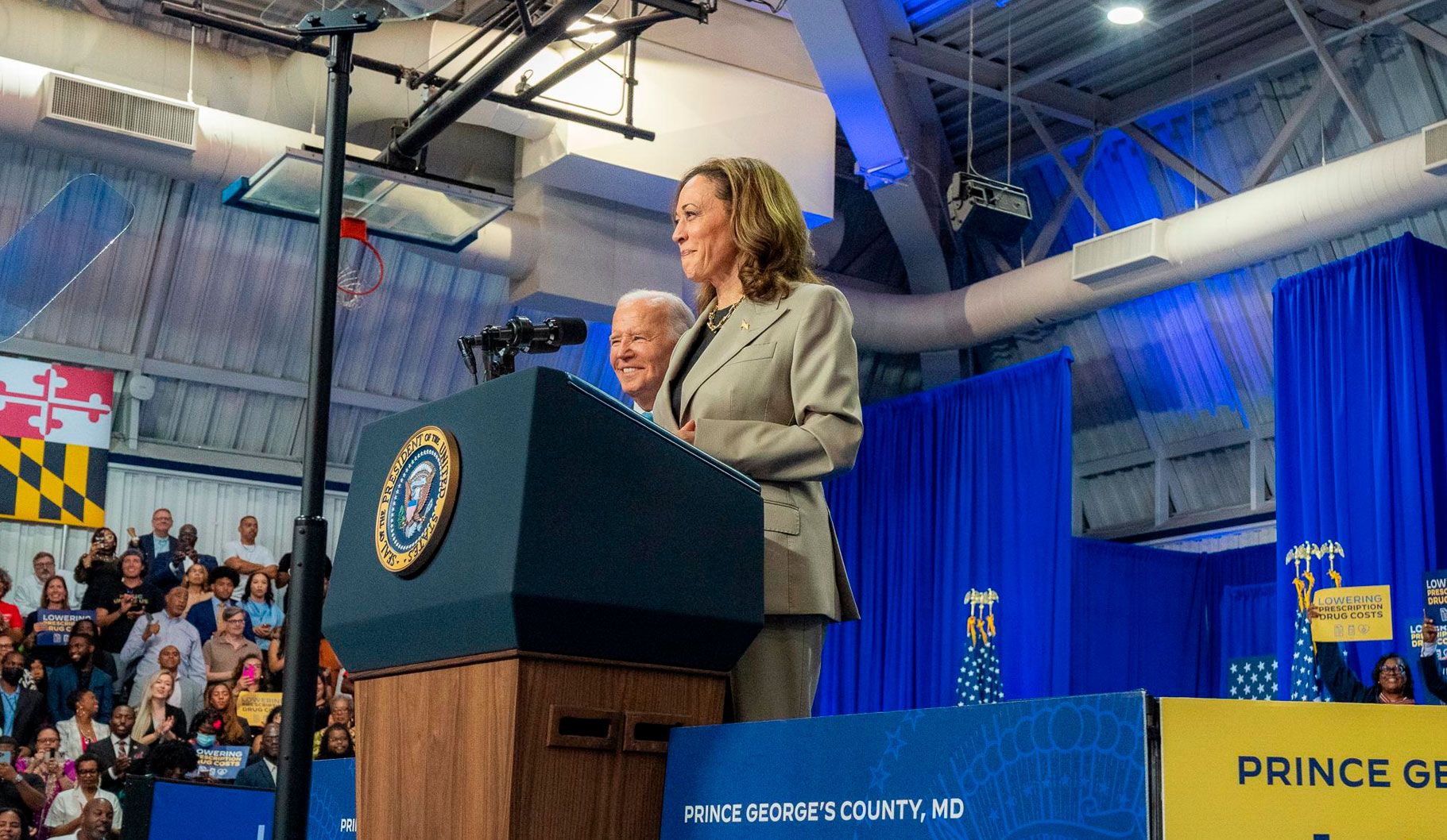 Joe Biden y Kamala Harris en Largo, Maryland,  las políticas de reducción de precios de los medicamentos para los beneficiarios de Medicare