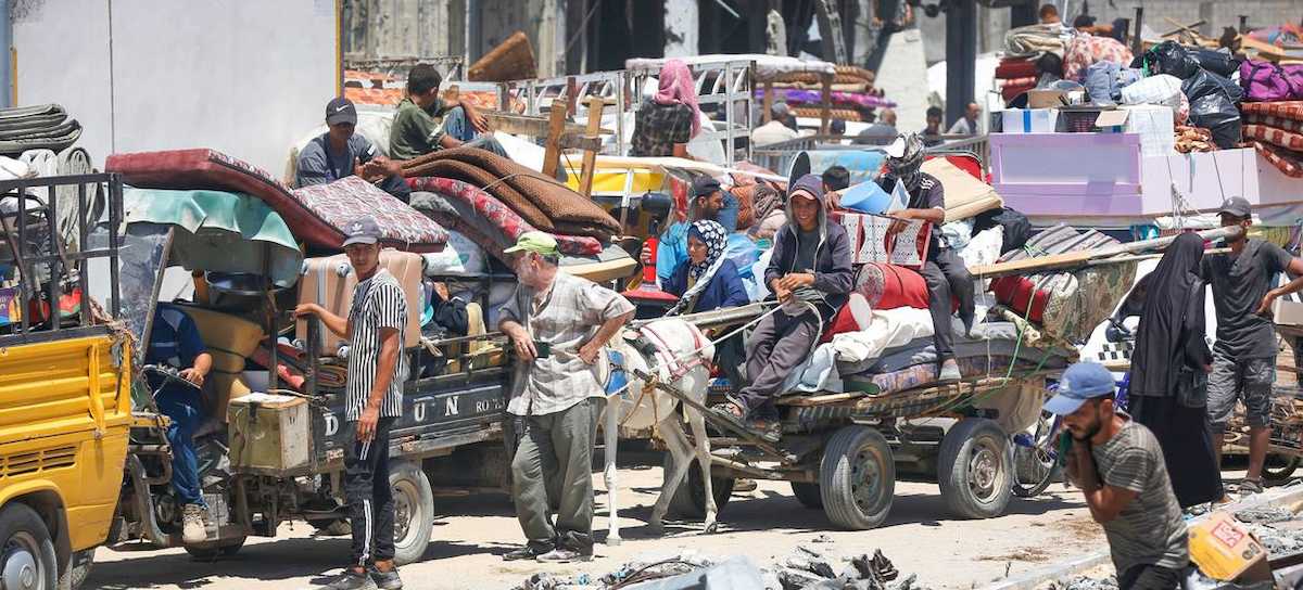 Los habitantes de Gaza siguen buscando lugares seguros donde refugiarse en medio de la impunidad israelí. | Foto: UNRWA 