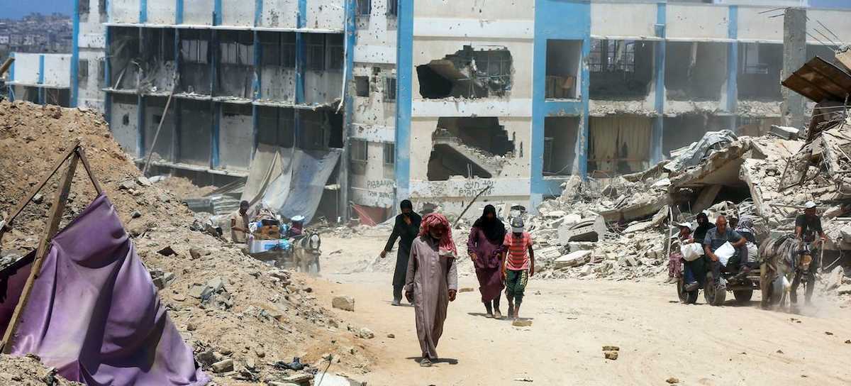 Esta escuela en ruinas debido a los ataques israelíes albergaba miles de personas desplazadas en Gaza. Forma parte de las ejecuciones extrajudiciales israelíes.  | Foto: UNRWA