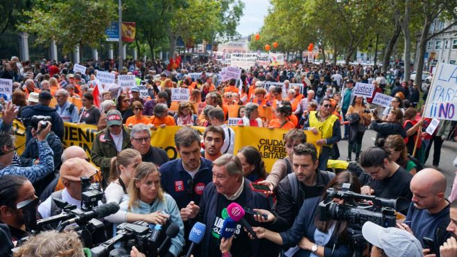 Cabecera manifestación de Madrid por el Derecho de la Vivienda | Foto: Agustín Millán