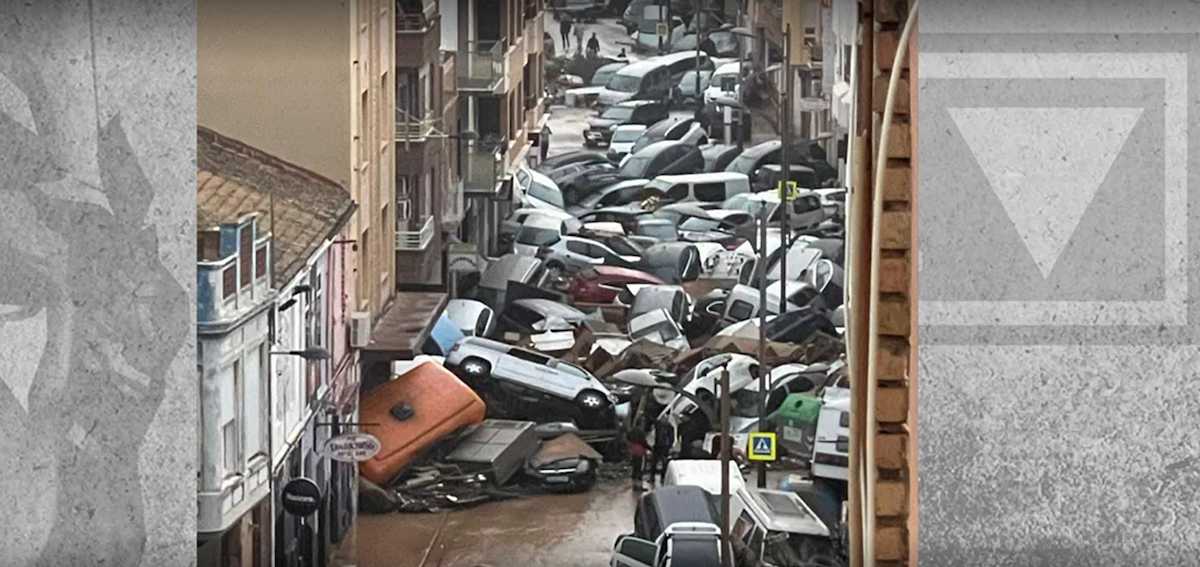 Coches apilados por la inundación en la localidad de Alfafar. Un Estado que recauda impuestos es más fuerte frente a los desastres naturales. Foto: Al Rojo Vivo (La Sexta)