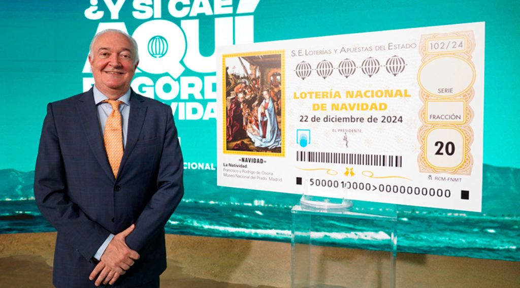 Jesús Huerta Presidente de Loterías presentando el décimo de la lotería de navidad de este año