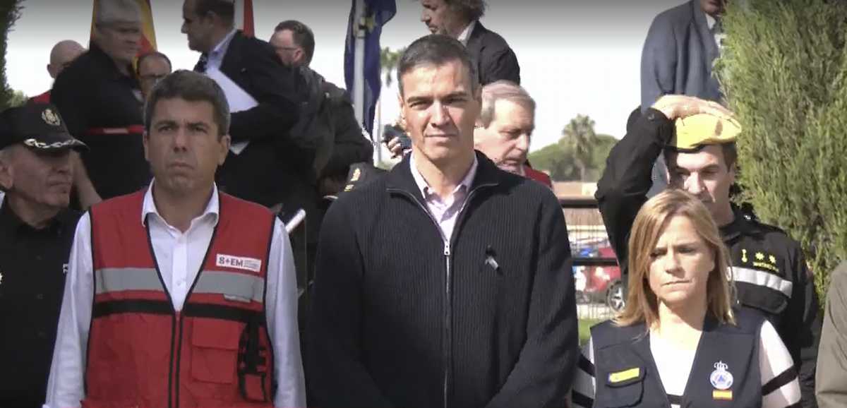 Pedro Sánchez y Carlos Mazón escenifican una imagen de unidad ante la catástrofe, hoy en Valencia.