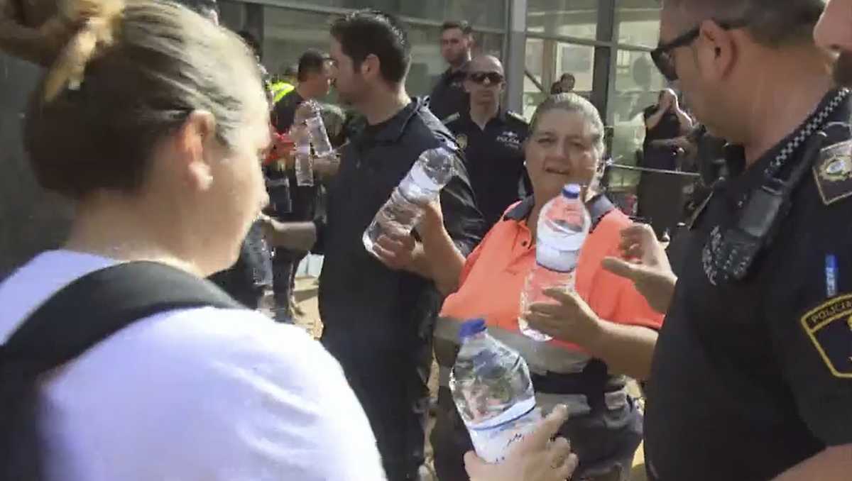 La ayuda empieza a llegar con cuentagotas a Paiporta. Foto: La Sexta