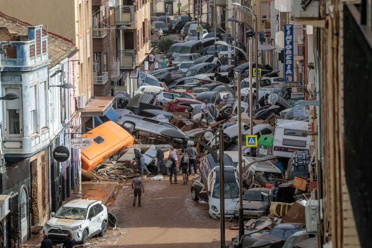 Destrozos provocados por la dana, que precisa maquinaria pesada. | Foto: Greenpeace