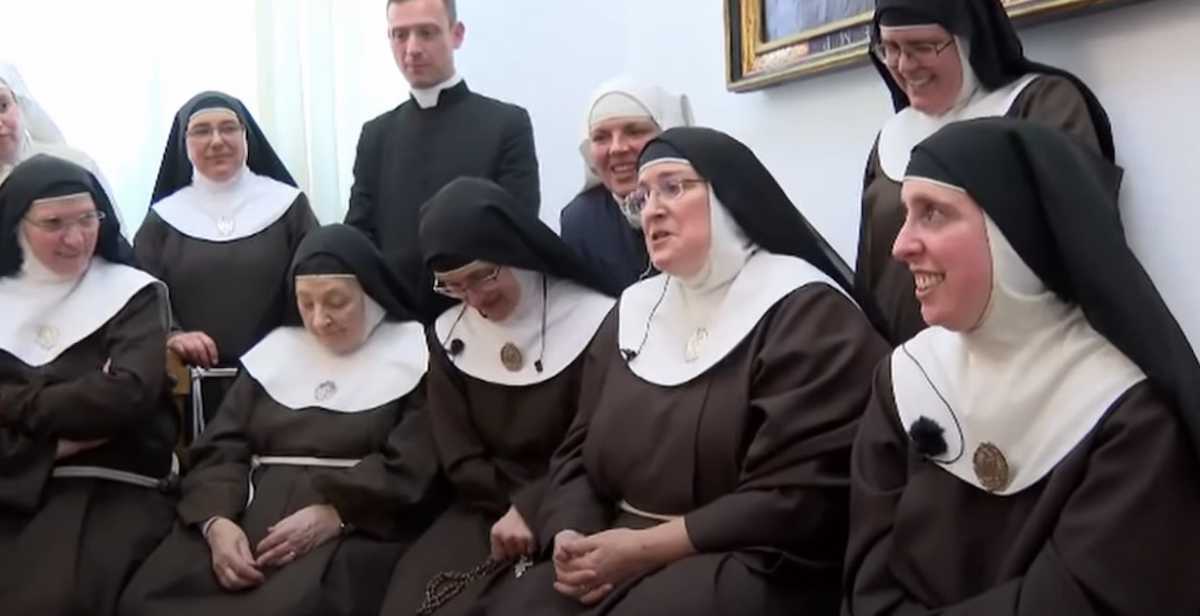 Las monjas de Belorado las ex monjas acusan al arzobispo de Burgos de "asfixia económica" y de no pagar sus cotizaciones a las Seguridad Social, facturas de proveedores y gastos varios