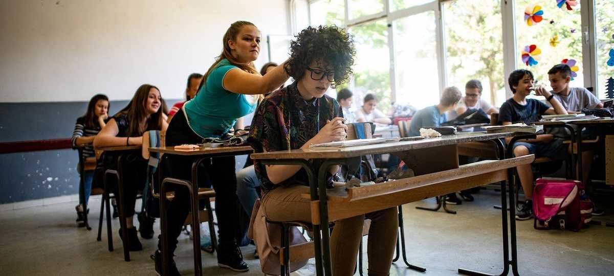 Mediadores pares simulan un caso de acoso escolar en la escuela Branko Radicevic en Mitrovica Norte, el 30 de mayo de 2018. | Foto: UNICEF/Anush Babajanyan