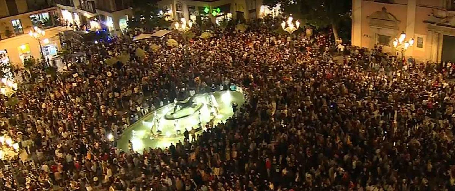 Miles de valencianos salieron a la calle para protestar contra la gestión de Mazón.