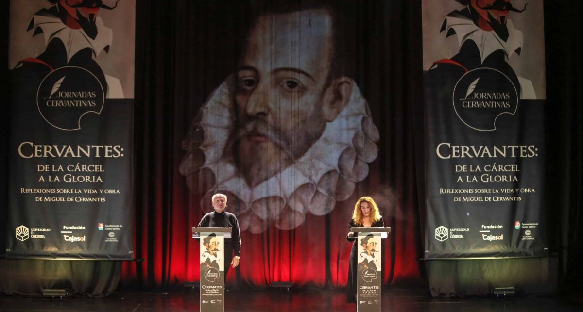 Los actores Lucía Quintana y Juan Echanove, en la lectura dramatizada de pasajes del Quijote.