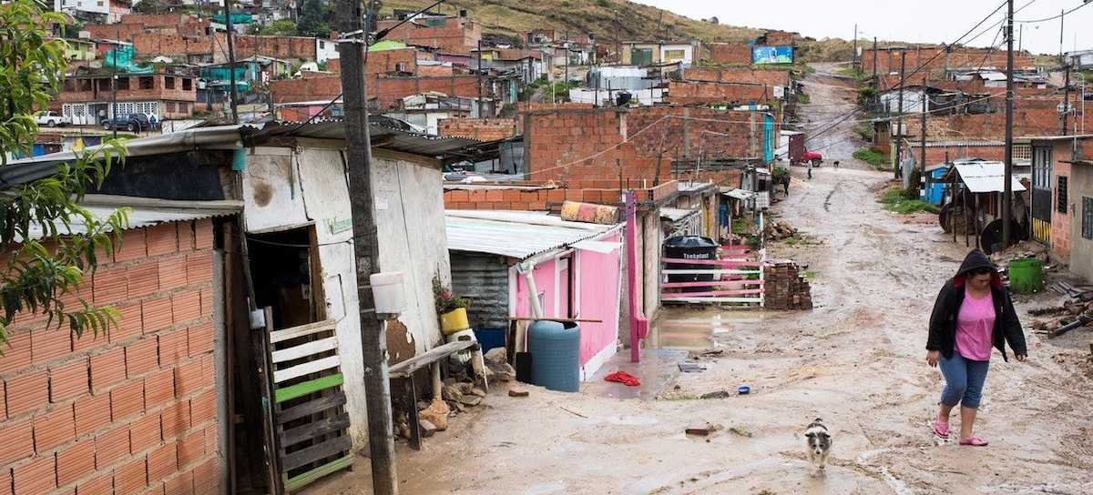 En América Latina hay 172 millones de personas en condiciones de pobreza. En la foto, el asentamiento irregular Altos de la Florida, en el sur de Bogotá, Colombia. | Foto: PNUD Colombia / Freya Morales