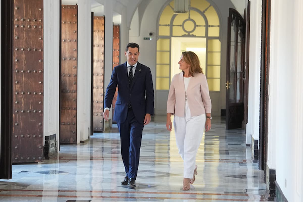 Moreno Bonilla, junto a Teresa Ribera en una reunión en la sede de la Presidencia de la Junta en octubre de 2023.