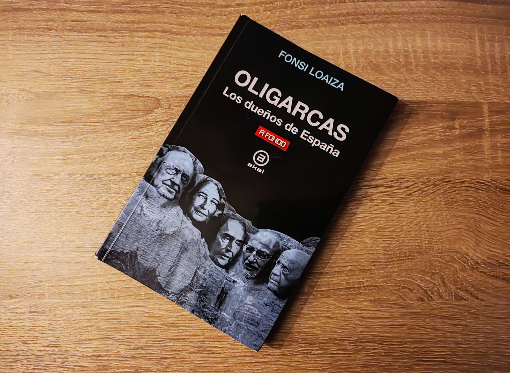 Oligarcas, libro de Fonsi Loaiza foto Gonzalo Osés